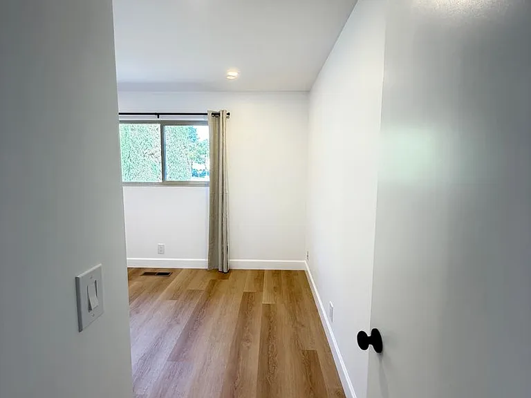 9887 Broadmoor Dr — Photo 33