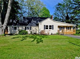 15 Laurel Rd, Ronkonkoma, NY 11779