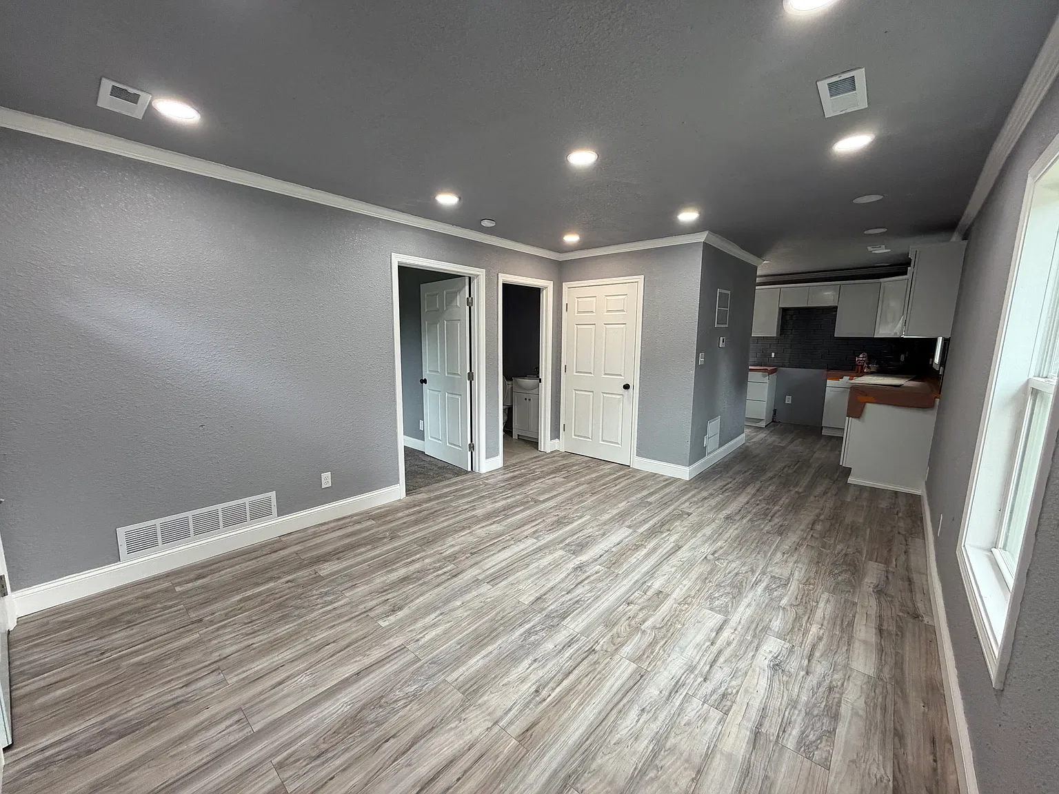 2 bed, 720 sqft, $1,750 — Photo 2