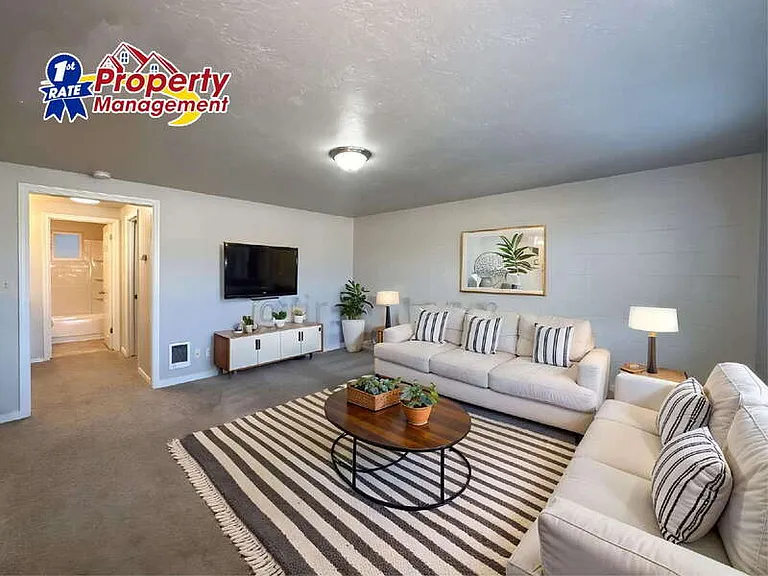 1205 W Beacon St — Photo 4