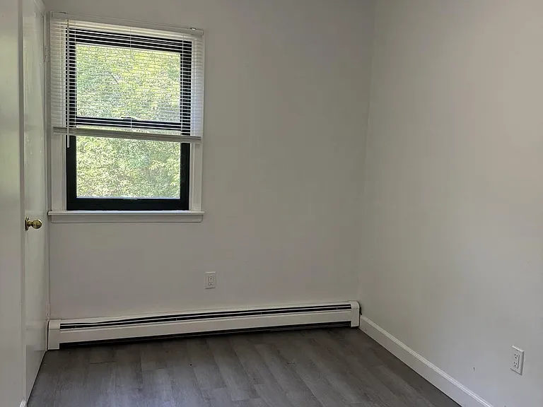 27 Stuart Dr — Photo 5