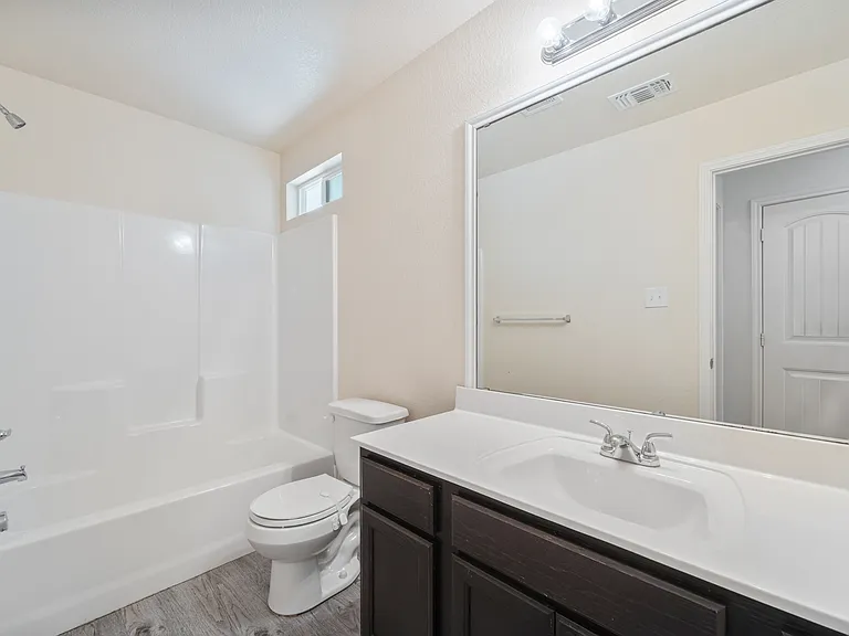 724 Liberty Valley Dr — Photo 10