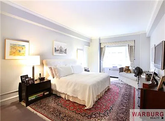 Sold by Warburg | media 4