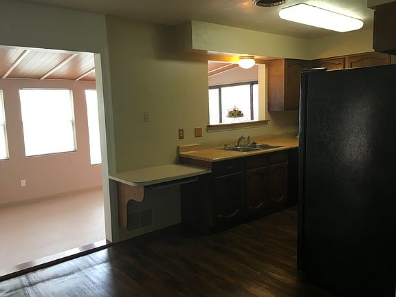 3rd image of 3811 Country Club Dr