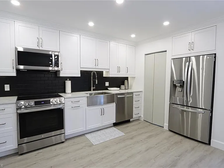 788 Park Shore Dr #E14 — Photo 5
