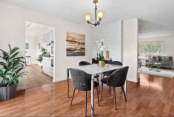 Dining area with table/chairs