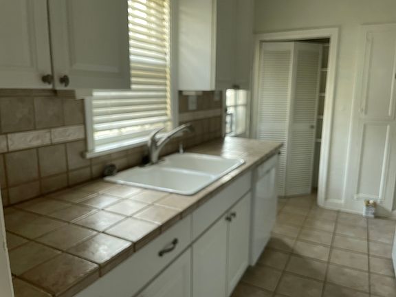 4th image of 411 S Holmes Cir