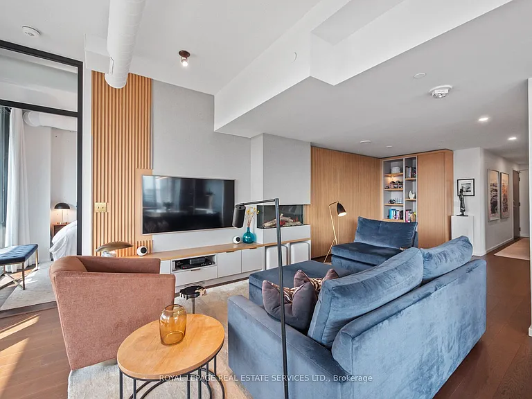 21 Lawren Harris Sq #904 — Photo 10