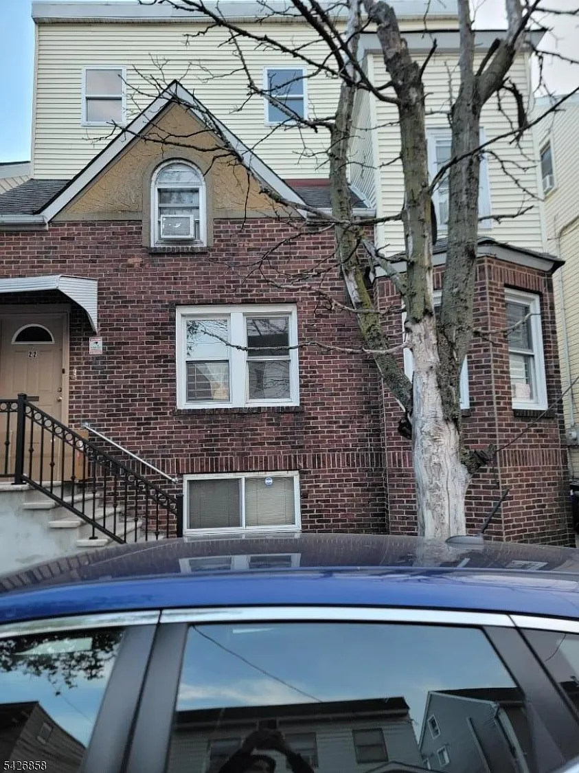 Building Photo - 22 Nichols St