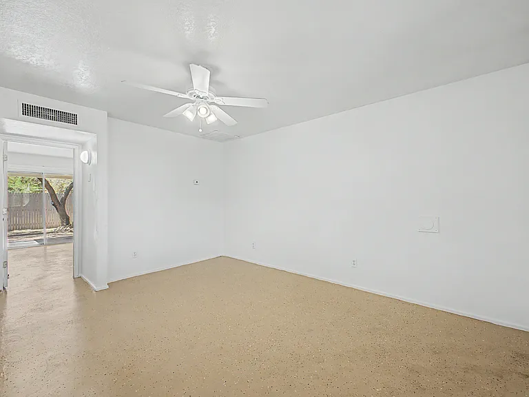 386 E Calle Arizona — Photo 15