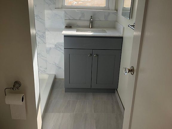 3rd image of 710 33rd Ave APT 4