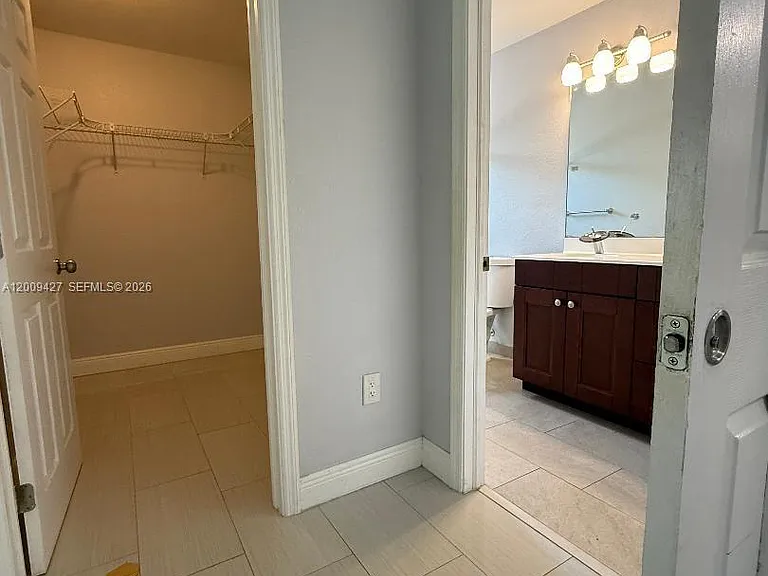 2713 NW 6th St — Photo 4