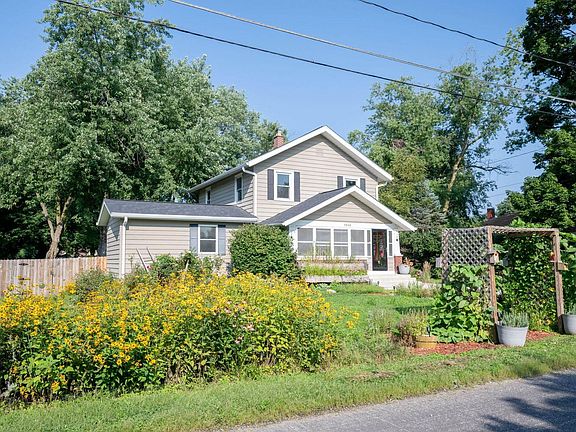 3rd image of 5840 Woodheath Ave