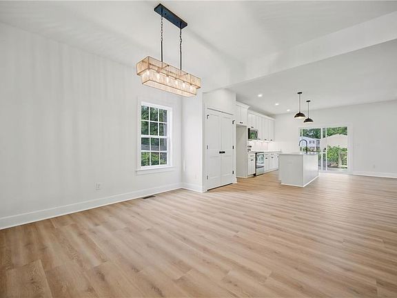 4th image of 229 La Salle Ave