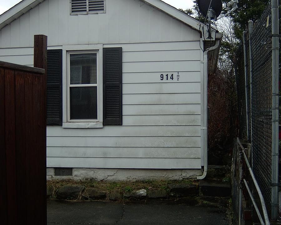 1st image of 914 1/2 Virginia Ave