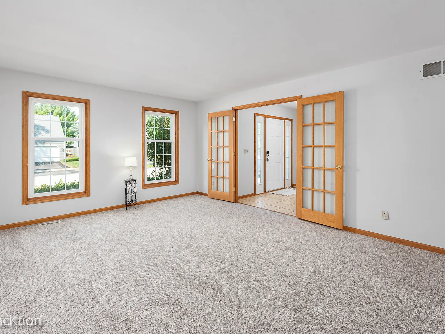 4 bed, 2.5 bath, 1892 sqft, $3,200 — Photo 2