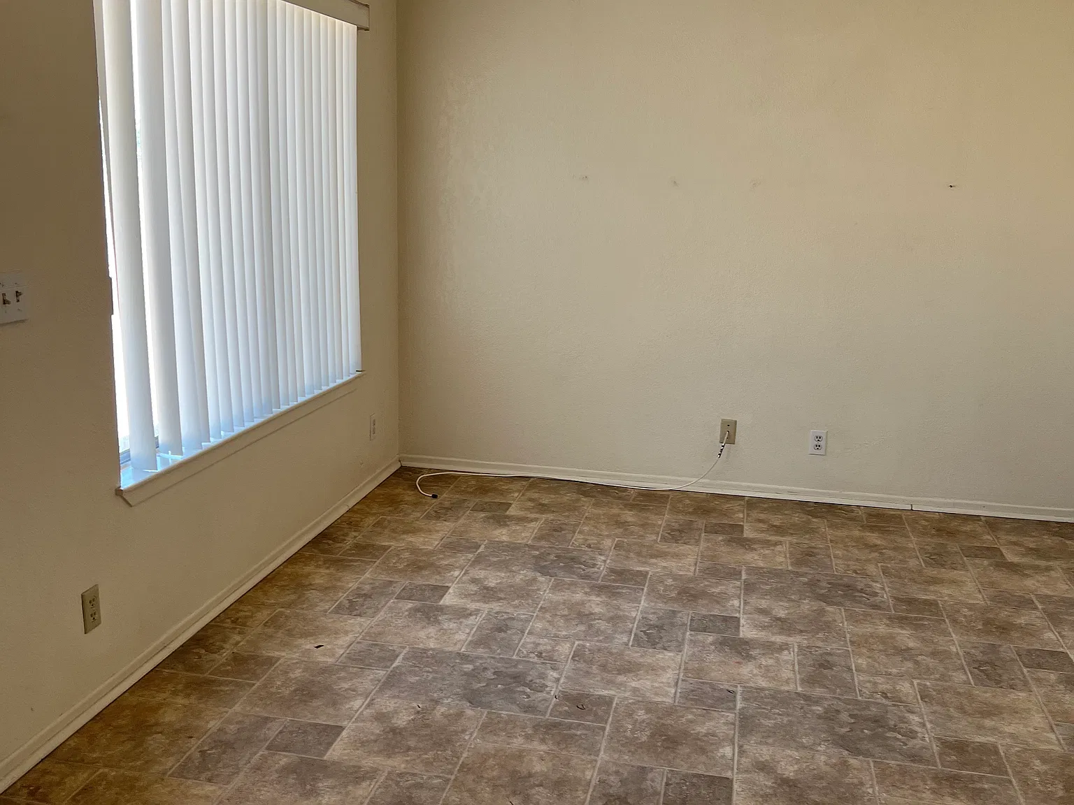 16005 Juniper St — Photo 2