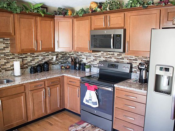 2nd image of 1529 Woodside Dr