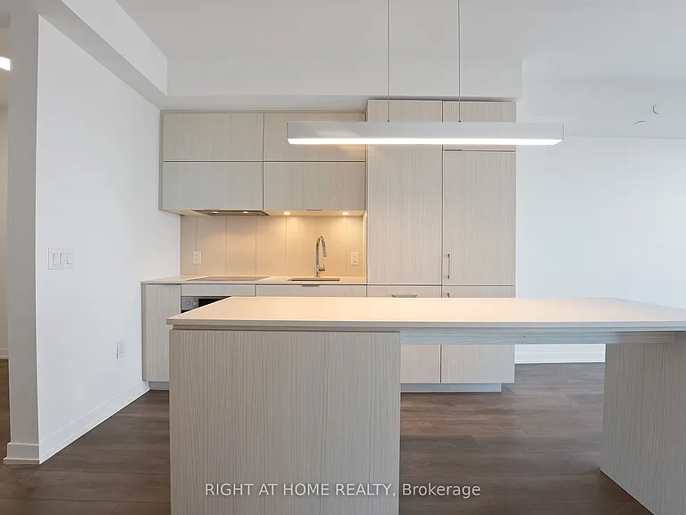 20 Richardson St #11 — Photo 2