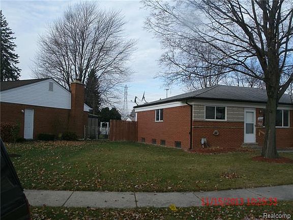 3rd image of 31559 Shawn Dr