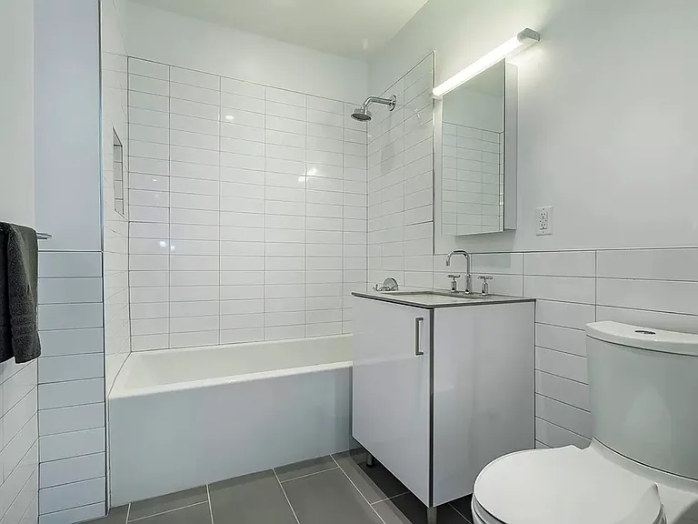 22-22 Jackson Ave #1002 — Photo 9
