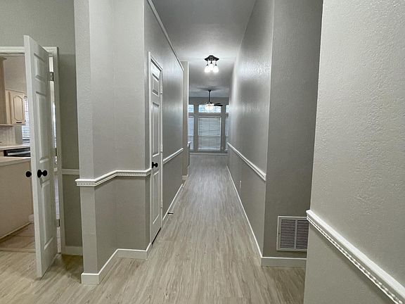 2nd image of 11313 Oxford Pl