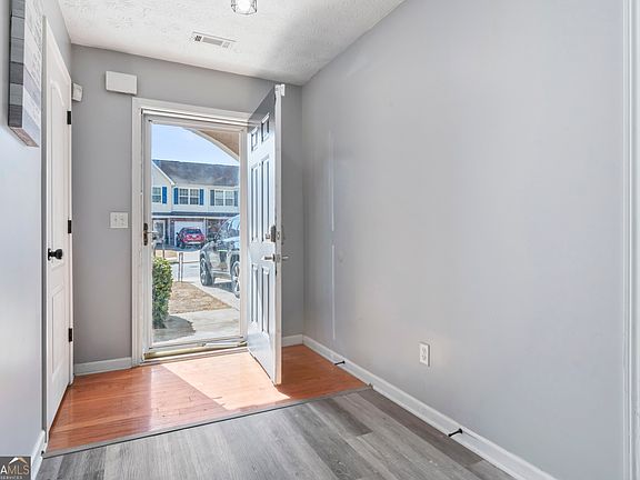 3rd image of 694 Georgetown Ct