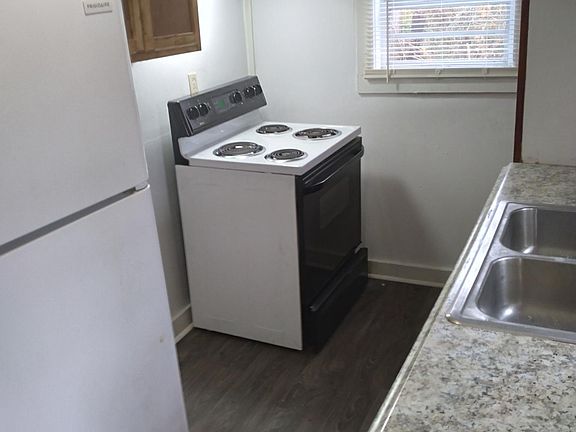 Different view of kitchen.