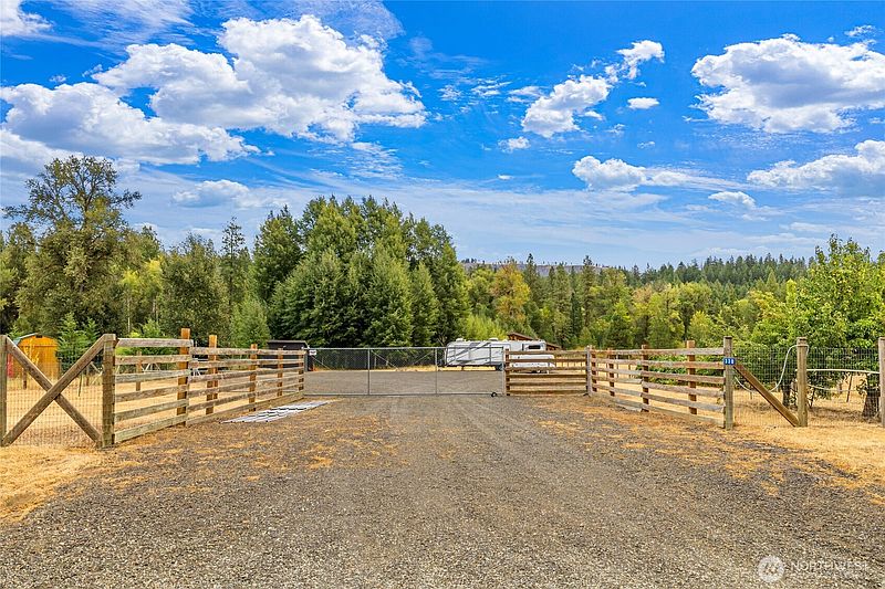 3rd image of 330 Quail Valley Road