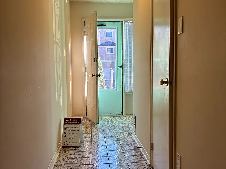 65 Cottonwood Ct — Photo 2