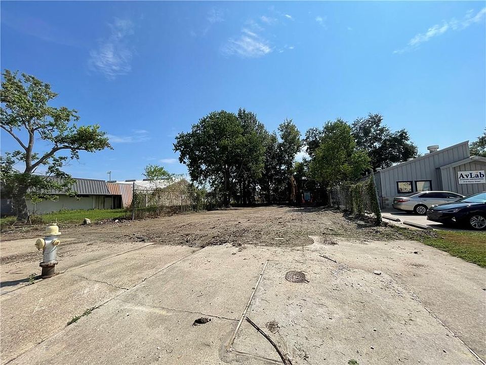 2nd image of 914 Maria St