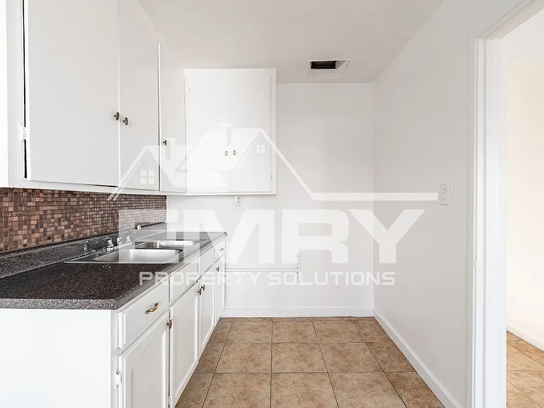2534 Hill St — Photo 7