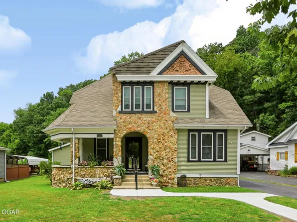 1014 Cherokee Ave, Seneca, MO 64865