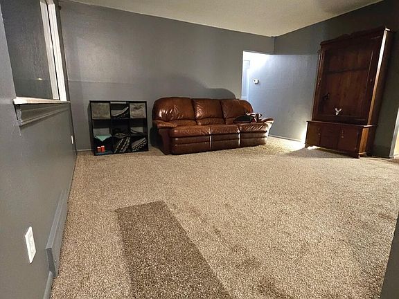 3rd image of 16081 Beverly Cir