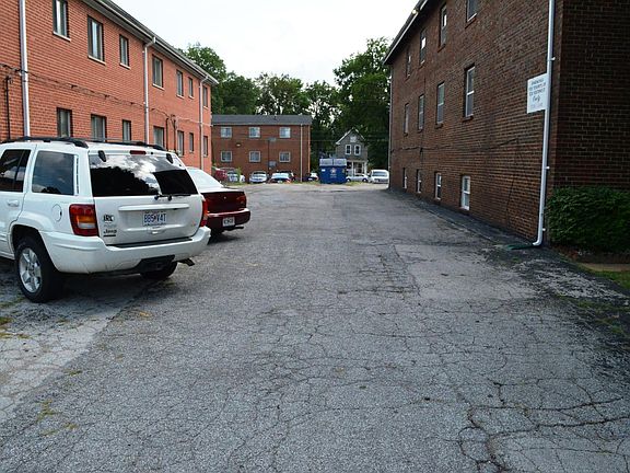 2nd image of 7230 Southwest Ave APT 10