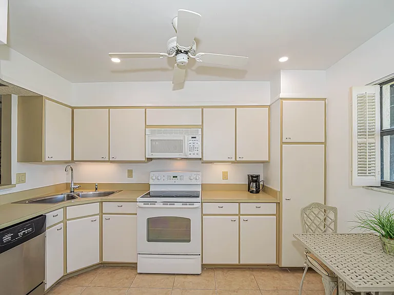 3939 Ocean Dr #408C — Photo 7