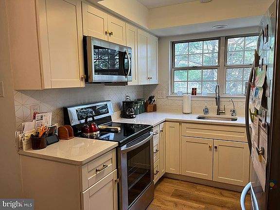 5th image of 12102 Green Ledge Ct APT 202