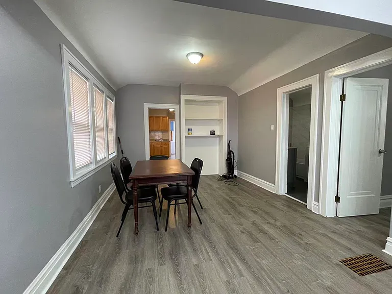 2846 S Union Ave #1 — Photo 3