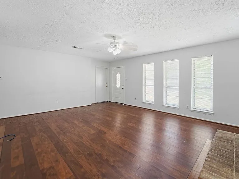 4542 Algernon Dr — Photo 5