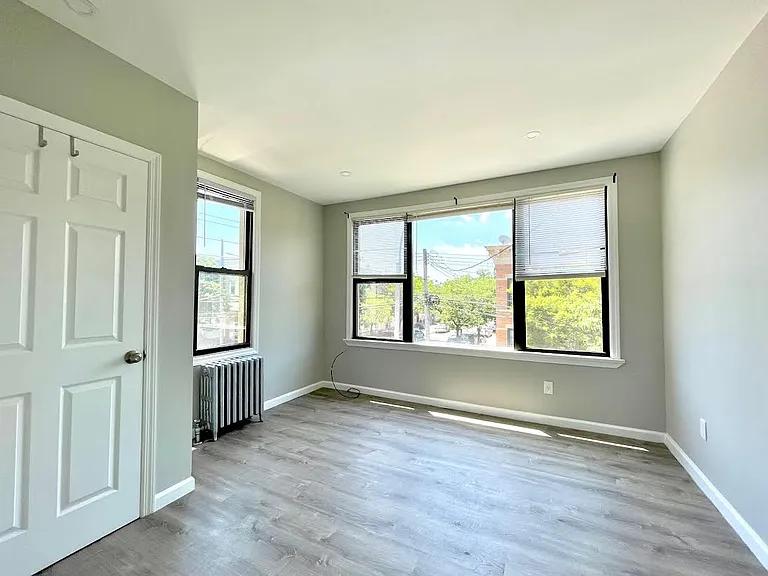 467 Grandview Ave #2L — Photo 5