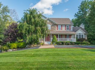 24 Crest Hill Dr, Oak Ridge, NJ 07438
