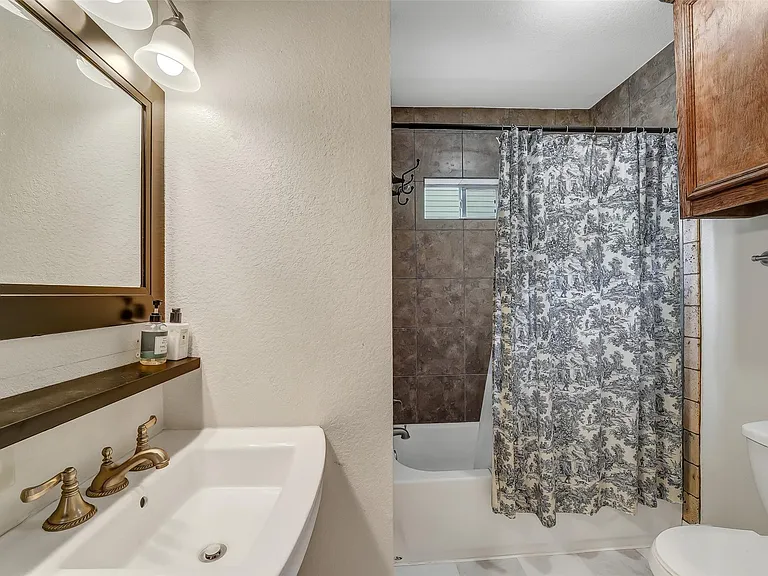 203 Northwood St — Photo 17