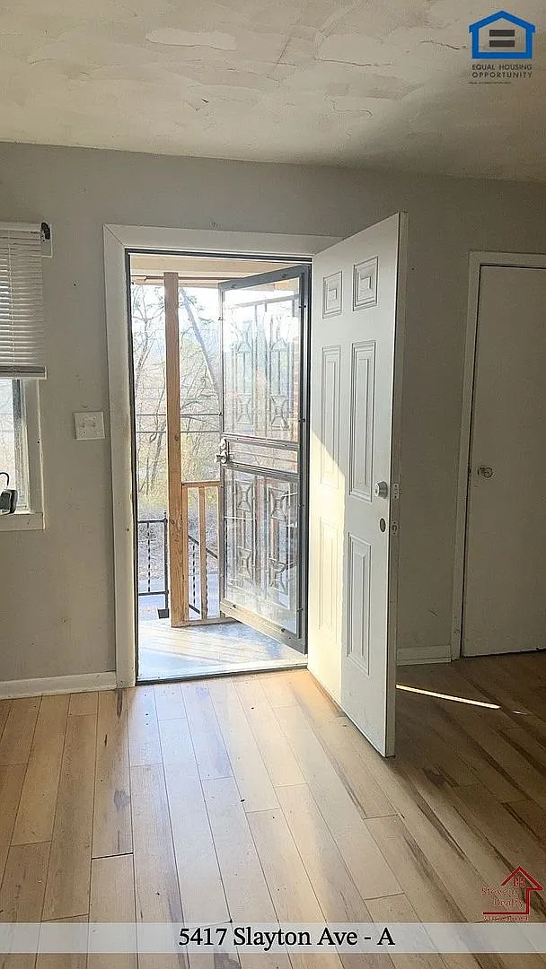 Classic And Cost Friendly Apartment — Photo 3