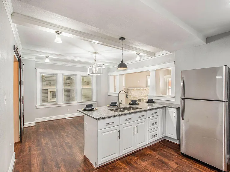 4025 Euclid Ave — Photo 5