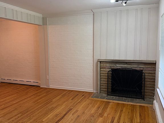 3rd image of 1614 Beacon St