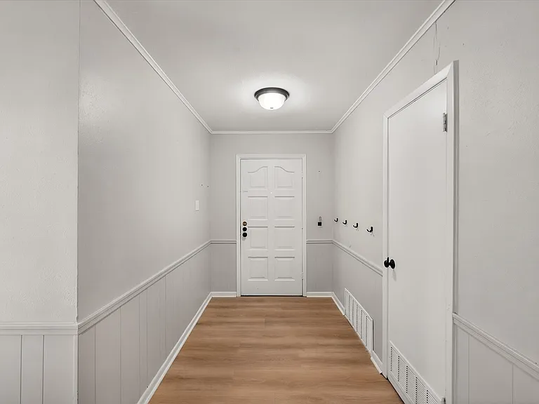 2604 Fairmont Cir — Photo 2
