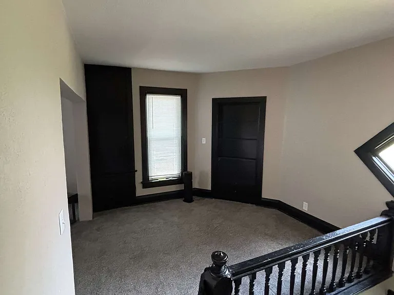 315 1/2 Center St — Photo 1