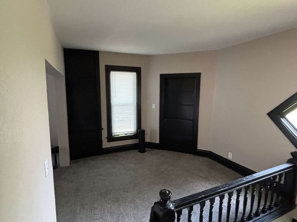 315 1/2 Center St