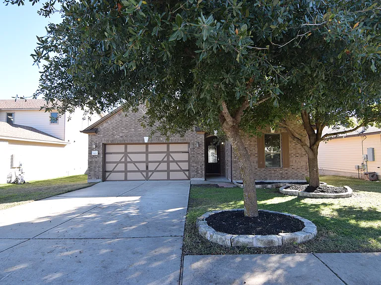 823 Tumbleweed Trl — Photo 1