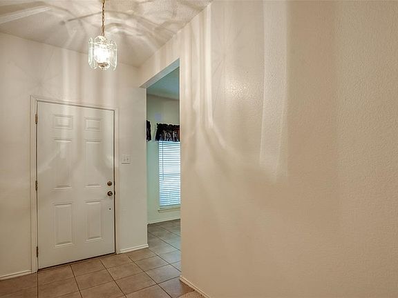 3rd image of 2701 Hidden Springs Dr